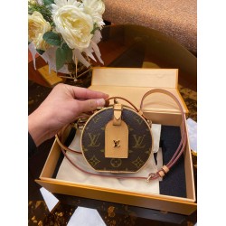 LV Mini Boîte Chapeau Handbag M44699